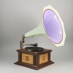 1713 2073 HORN GRAMOPHONE